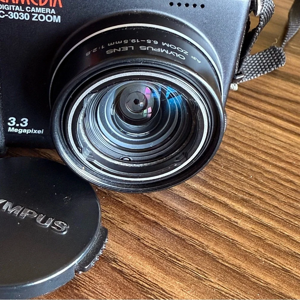 Olympus Camedia Digital Camera w/16MB Smartmedia Card-Battery Door Latch Broken